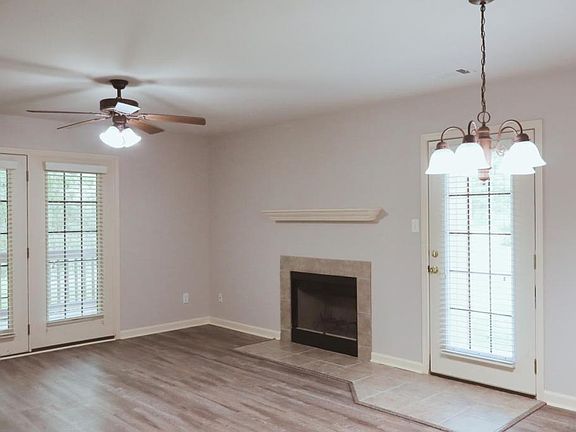 3rd image of 1100 Woodlawn Ave #64