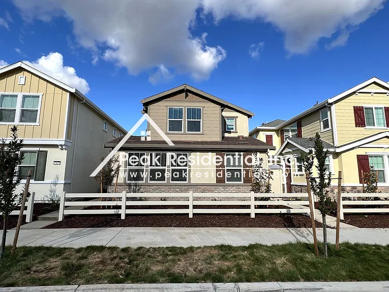 7949 Arcadia Dr — Photo 2