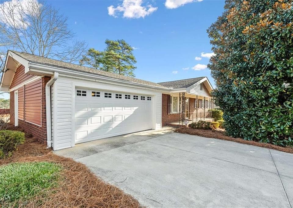 1st image of 3698 Rogers Dr