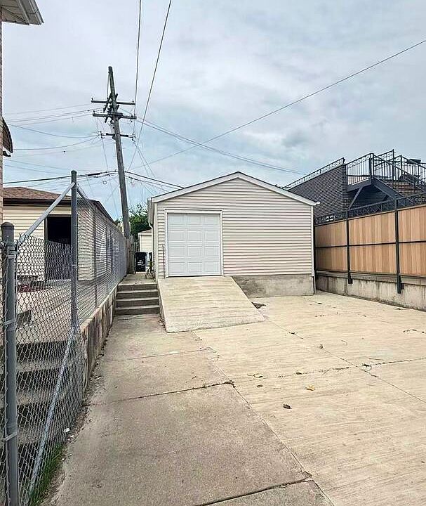 2nd image of 3310 S Parnell Ave
