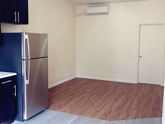 4th image of 360 Menahan St #2