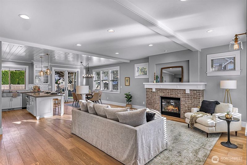 3rd image of 902 Captain Bay Court