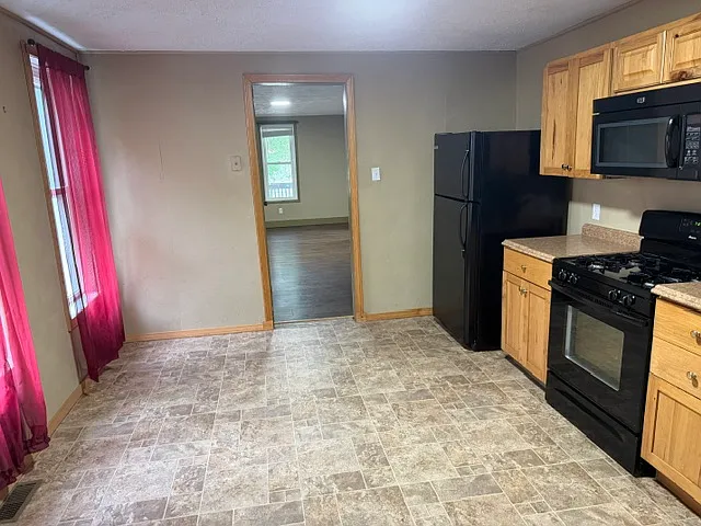 2 bed, 1.5 bath, 1000 sqft, $950 — Photo 2