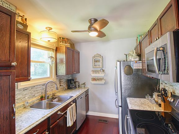 5th image of 702 Stoval Dr