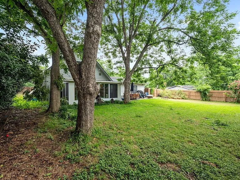 2609 Friar Tuck Ln — Photo 24