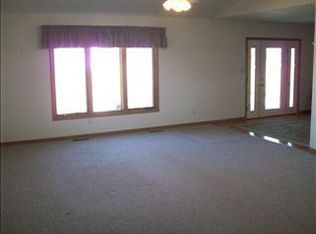 1036 NE 62nd St, Topeka, KS 66617