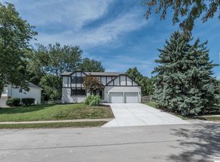 652 S 212th St, Elkhorn, NE 68022