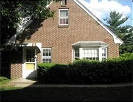 3rd image of 20 Edward Dr