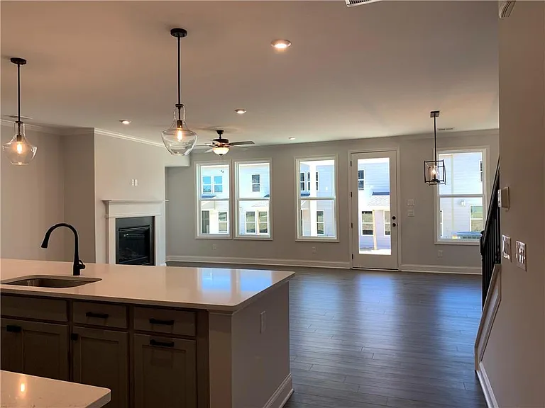 6025 Stella Dr — Photo 4