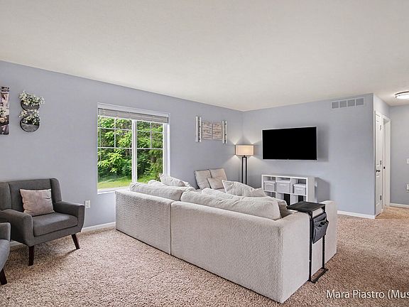 3rd image of 4558 Green Meadow Dr