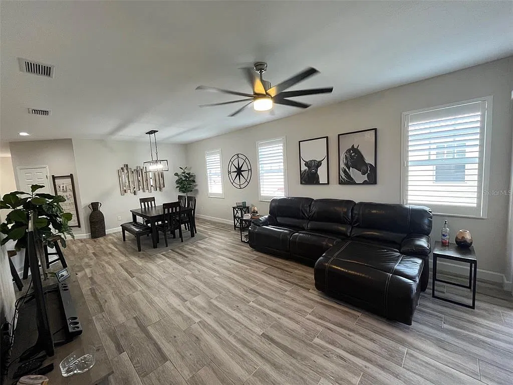 3 bed, 2.0 bath, 1586 sqft, $1,800 — Photo 2