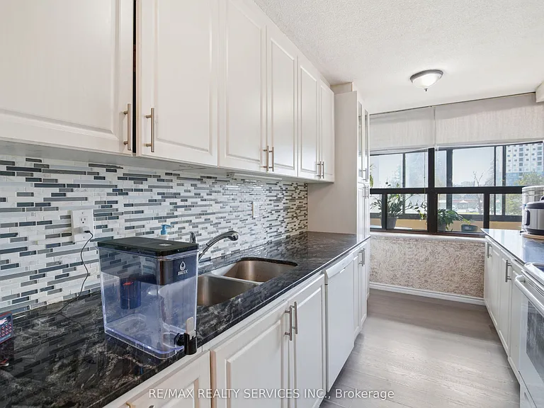 18 Knightsbridge Rd #304 — Photo 16
