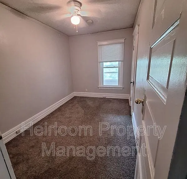 2114 E 4th St — Photo 10