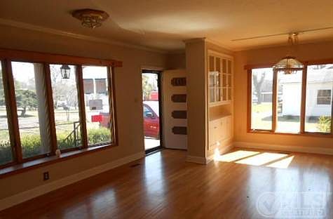 1st image of 105 Dogwood Ln