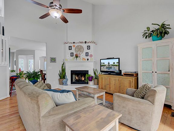5th image of 304 Wild Horse Ln