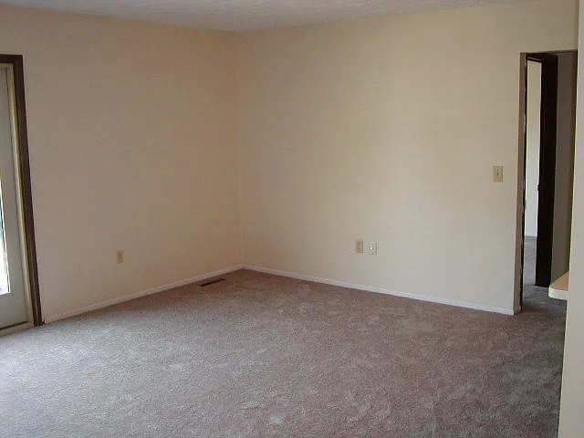 2 bed, 1012 sqft, $1,375 — Photo 4