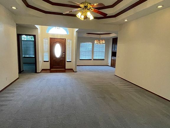 2nd image of 1019 W Hemlock Ave