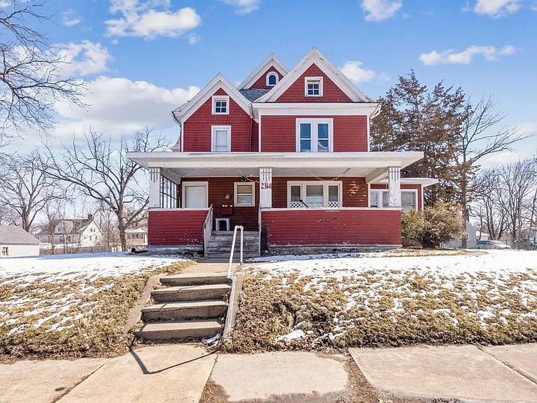2314 Walnut St — Photo 1