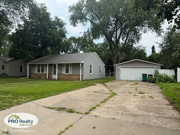 5611 Knox Ave N — Photo 11