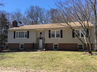 81 Woodland Rd, Guilford, CT 06437