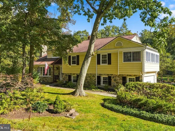 624 W Wayne Ave, Wayne, PA 19087