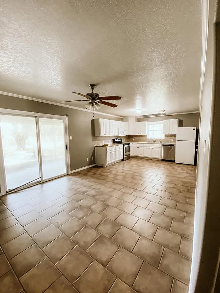 3 bed, 1451 sqft, $1,600 — Photo 2