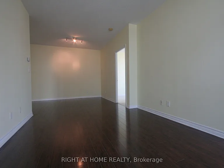 3504 Hurontario St #907 — Photo 6