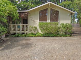 21 E Crest Dr, Belfair, WA