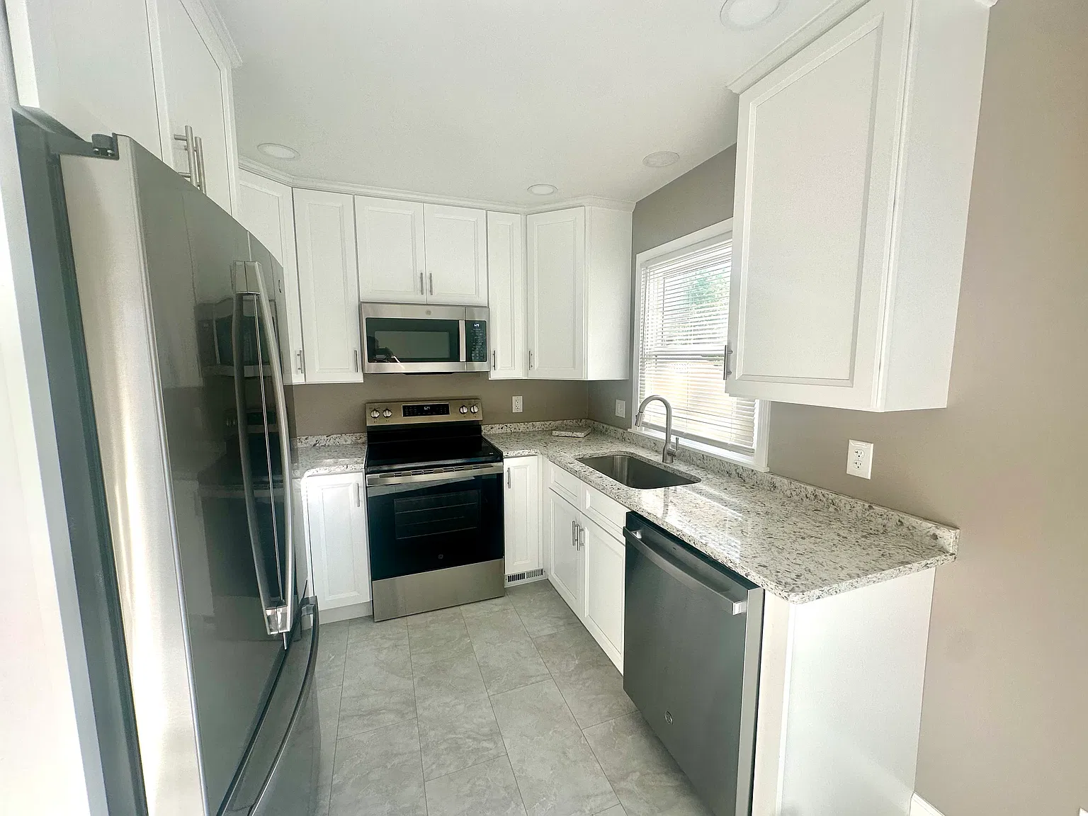 2 bed, 800 sqft, $2,100 — Photo 4