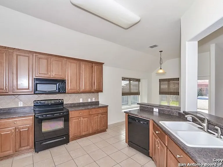 15713 Fair Ln — Photo 3