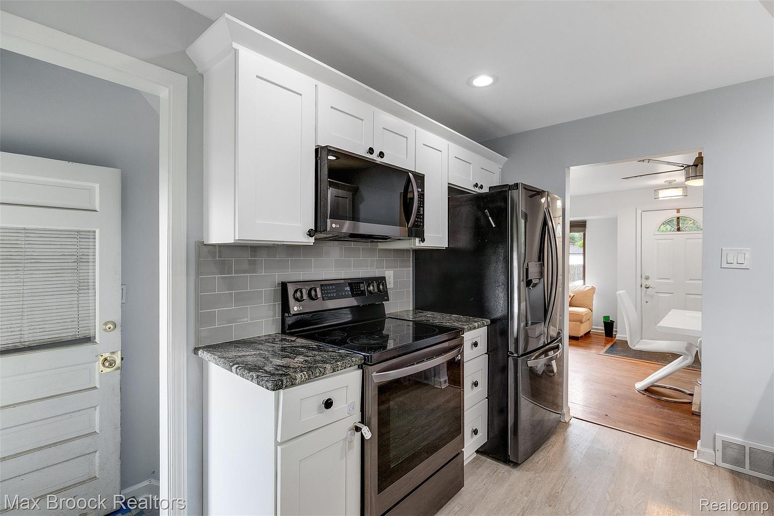 1136 N Selfridge Blvd, photo 15
