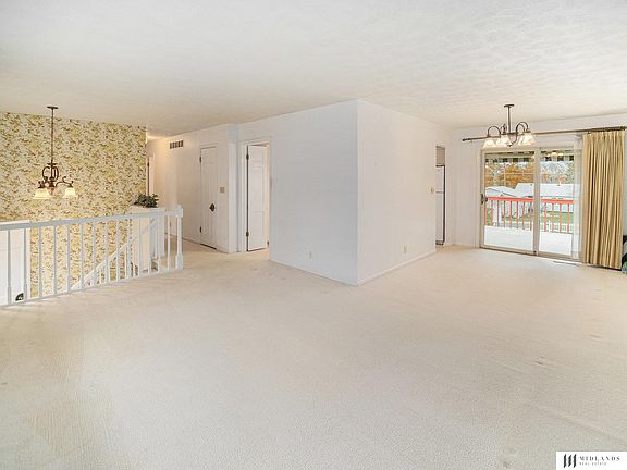 4th image of 2841 Loveland Dr