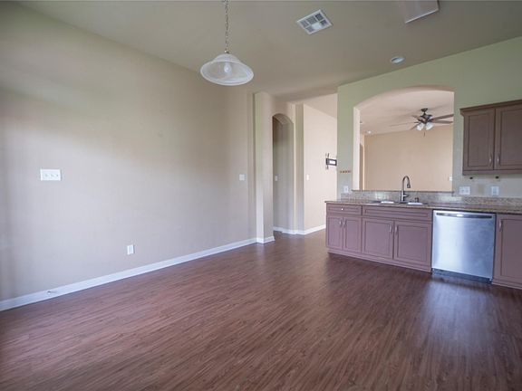 5th image of 3416 Castleton Dr