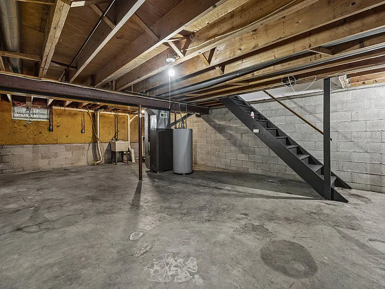 419 Britton — Photo 22