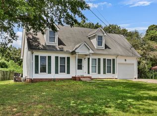 910 Dolphin Ln, Clarksville, TN 37043