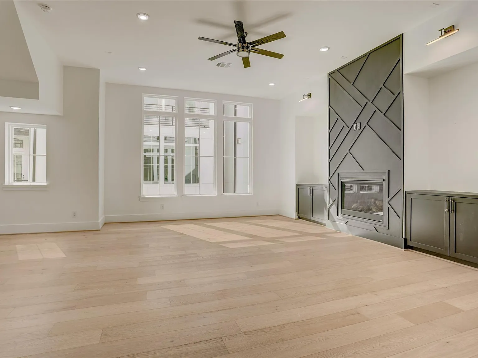 4 bed, 3.5 bath, 2865 sqft, $5,250 — Photo 3
