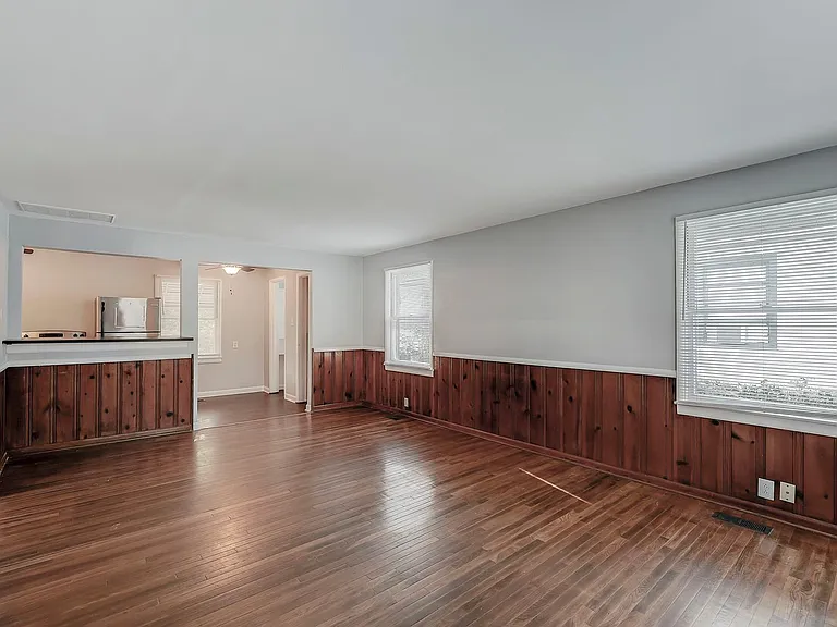 4449 Kingsley Dr — Photo 13
