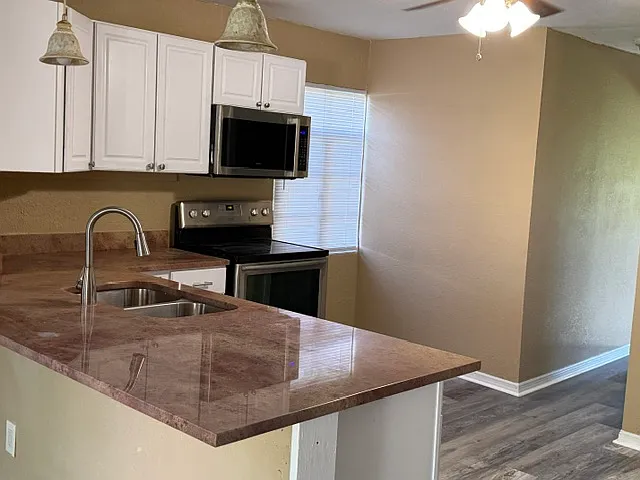 3 bed, 1100 sqft, $1,500 — Photo 2