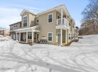 107 Valley Pointe Dr, Niskayuna, NY 12309