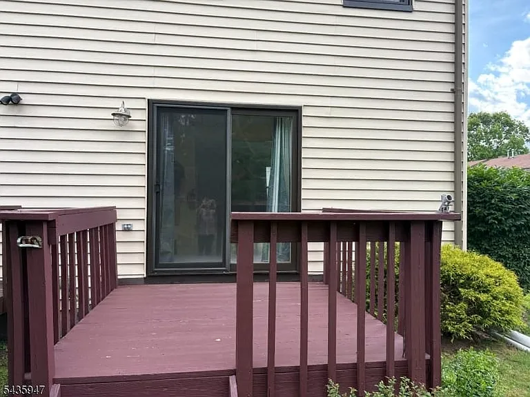 131 Locust Ct — Photo 11