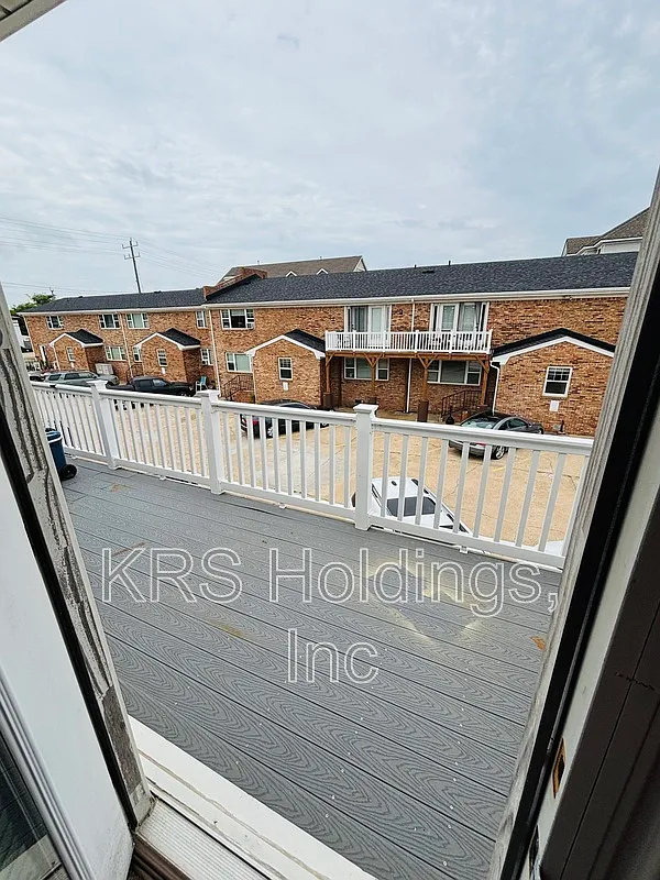 2 bed, 1.0 bath, $1,295 — Photo 1
