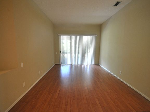 4th image of 305 Ivy Lakes Dr