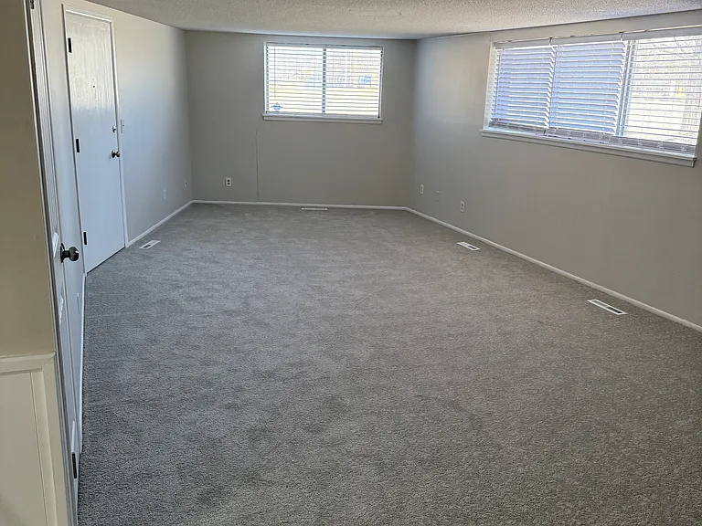 907 W River Blvd — Photo 5
