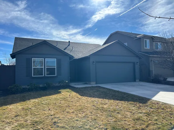 2412 NW Ivy Ave, Redmond, OR 97756