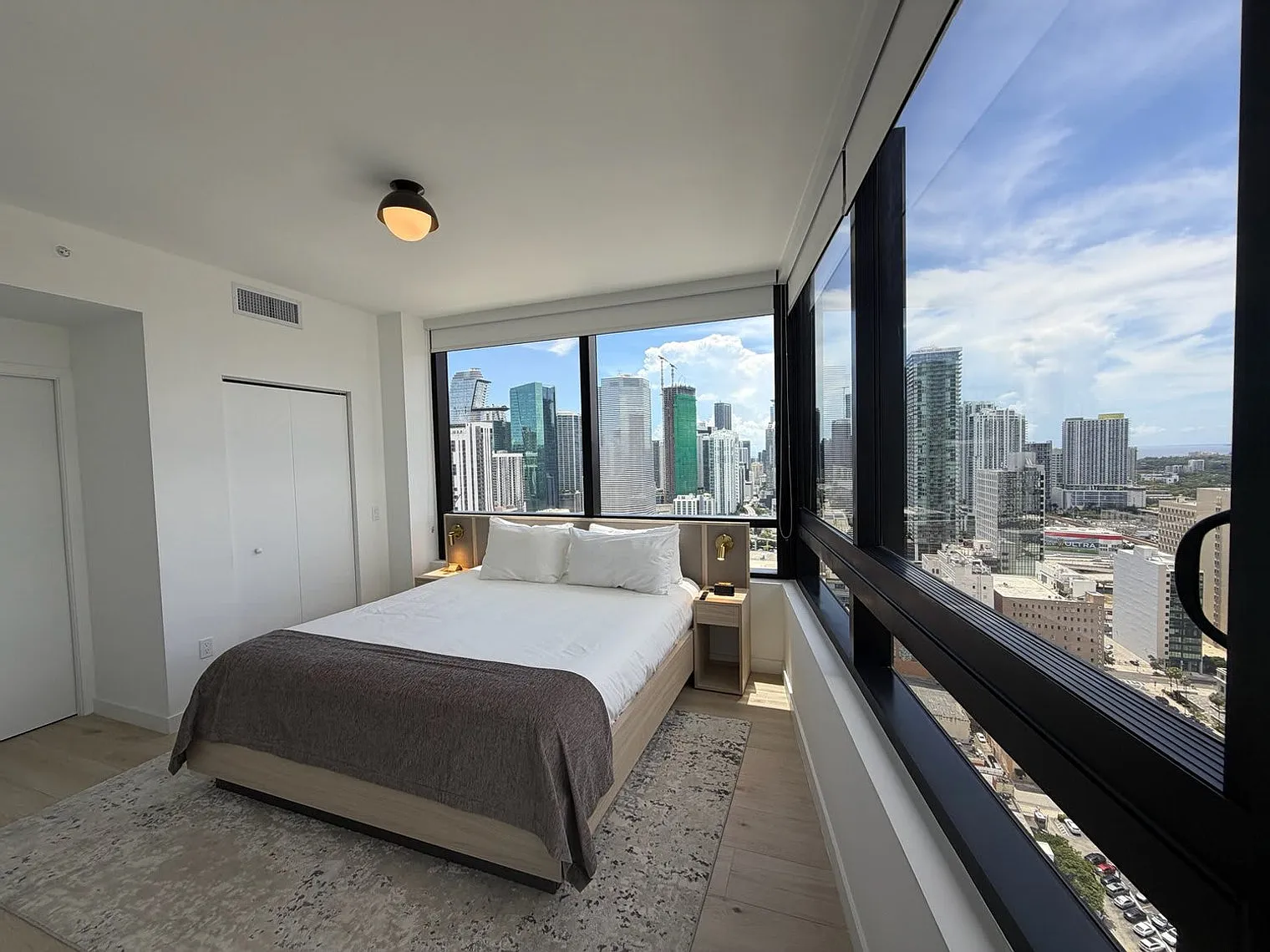 2 bed, 2.0 bath, 688 sqft, $4,437 — Photo 2