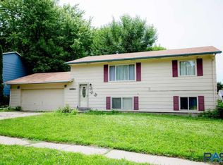 3909 E 28th St, Sioux Falls, SD 57103