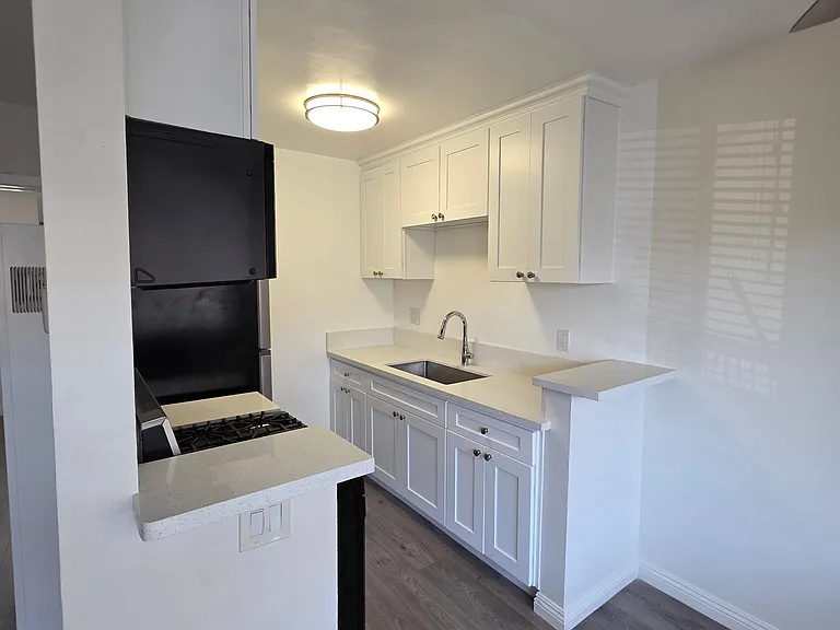10700 Francis Pl #8 — Photo 1