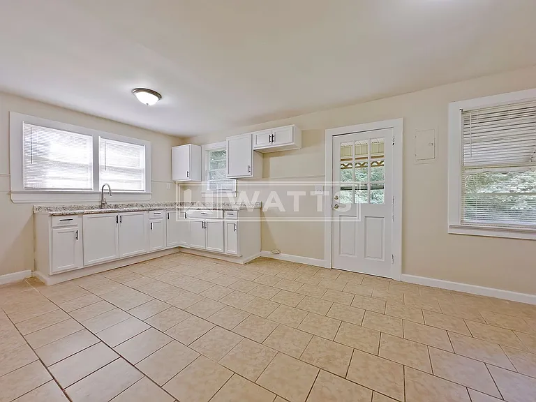 409 Foust Ct — Photo 6