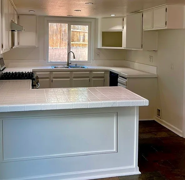 978 Modjeska Cir — Photo 2