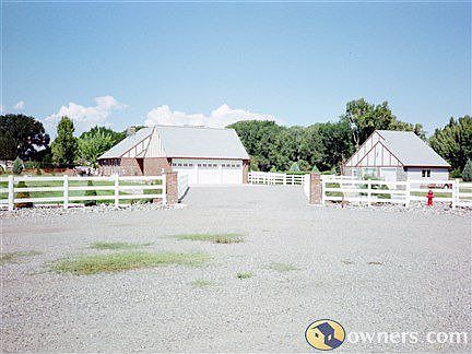 looking northwest into driveway